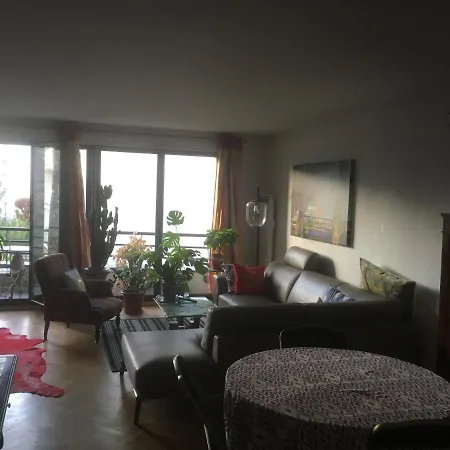 Chez Particulier Vue Tour Eiffel Centre Апартаменты *